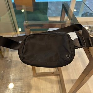 Black lulu belt bag